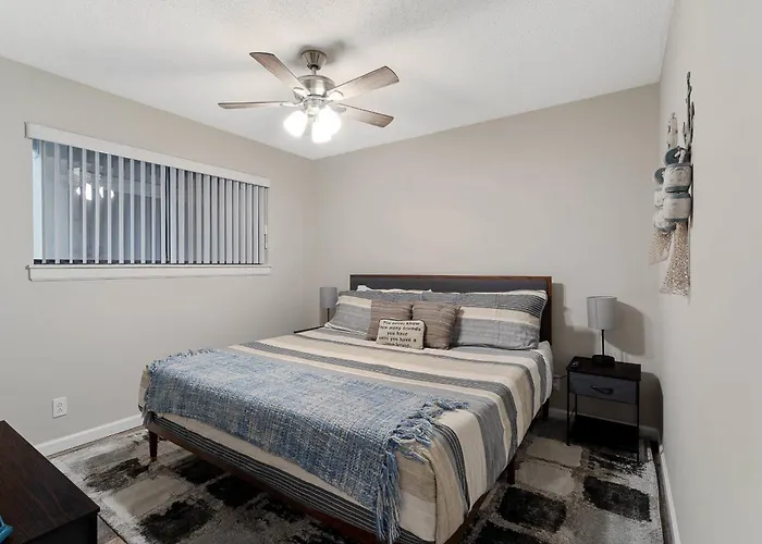 Beautiful Lakefront 3Br Private Condo